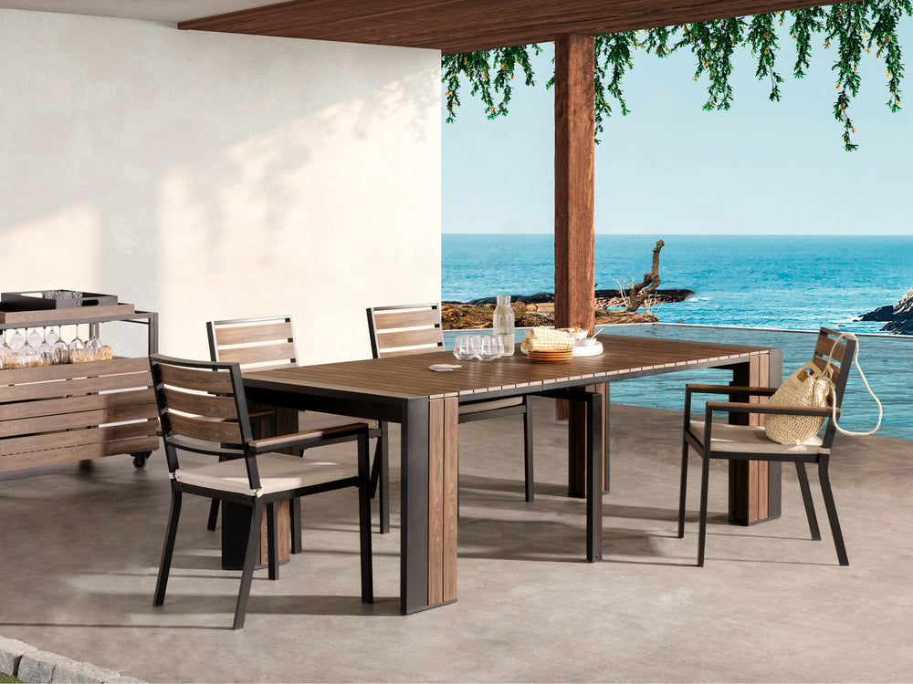 Transformer-outdoor-table-dark-walnut-the-family-4-panels-lifestyle_633fa670-976b-4ad3-b249-8b352e91a683